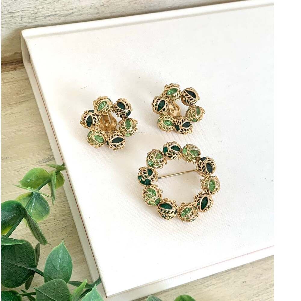 Vintage Green Glass Wreath Brooch Clip On Earrings Set Retro Mid Century Jewelry